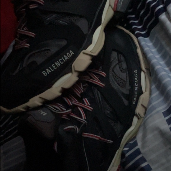 Balenciaga Men's Black and Red Sneakers - Picture 3 of 4